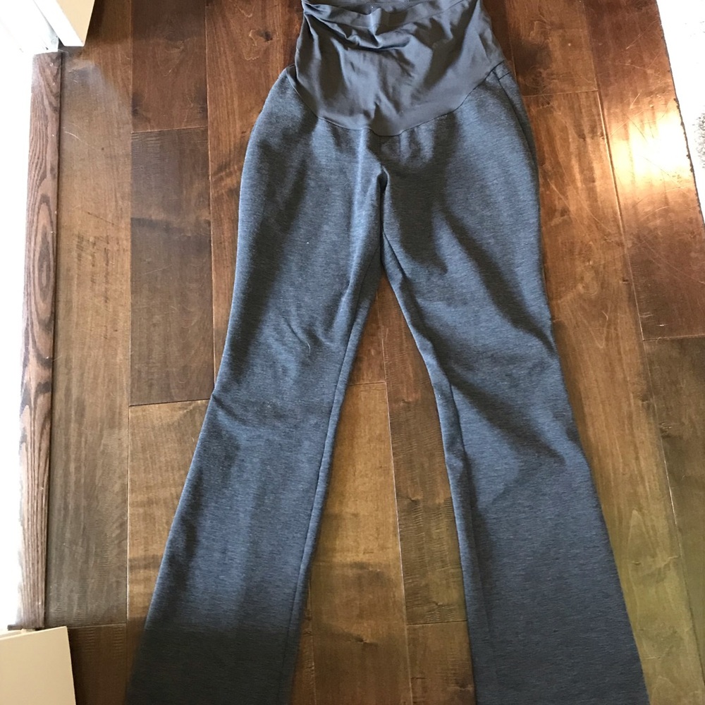 A glow maternity pants size large